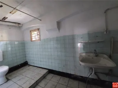 PRET REDUS! Casa cu spatiu comercial, zona Intim - foto 17