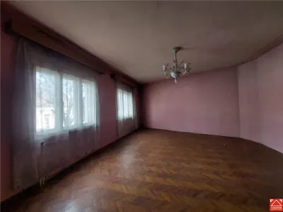 PRET REDUS! Casa cu spatiu comercial, zona Intim - foto 5
