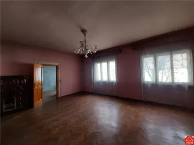 PRET REDUS! Casa cu spatiu comercial, zona Intim - foto 6