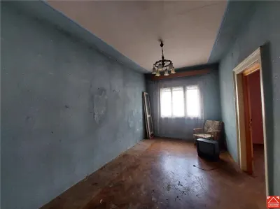 PRET REDUS! Casa cu spatiu comercial, zona Intim - foto 9