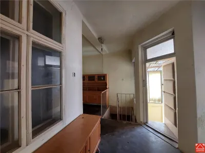 PRET REDUS! Casa cu spatiu comercial, zona Intim - foto 10