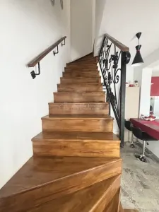 Refugiu urban cu personalitate – Casa cu mansarda si crama amenajata -  zona centrala - foto 7