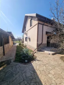 Casa-vila si teren in Nanov - foto 2