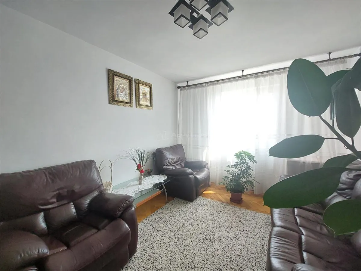 EXCLUSIVITATE, 4 camere, 60 mp, etaj 3, str.REPUBLICII zona CFR - foto 1