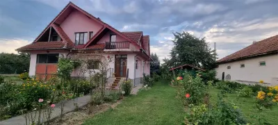 Pensiune cu teren de 5.700 mp, Runcu - Cheile Sohodolului - Runcu