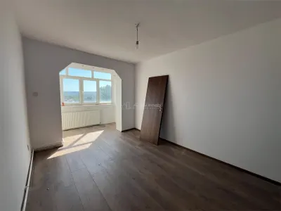 Lugoj, Apartament 3 Cam., 84 Mp., Semidecomandat, et.6, Central Blocul Postei - foto 28