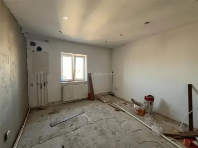 Lugoj, Apartament 3 Cam., 84 Mp., Semidecomandat, et.6, Central Blocul Postei - foto 4