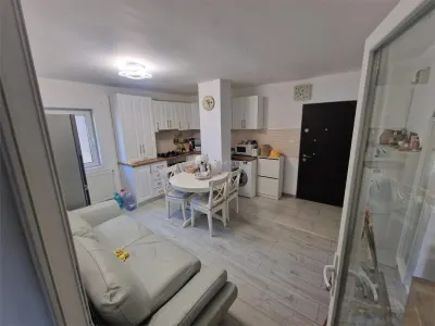 Apartament 2 camere de vanzare in micro 6 strada Basarabiei - Targoviste