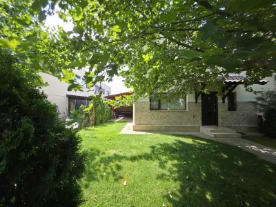 Casa moderna - Green City - 4 camere - 3 bai - 120mp - 100mp curte - 1 Decembrie