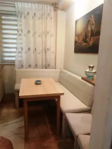 Apartament 2 semidecomandat, parter cu balcon, mobilat, utilat - Stomatologie - Calea Bucuresti - Craiova