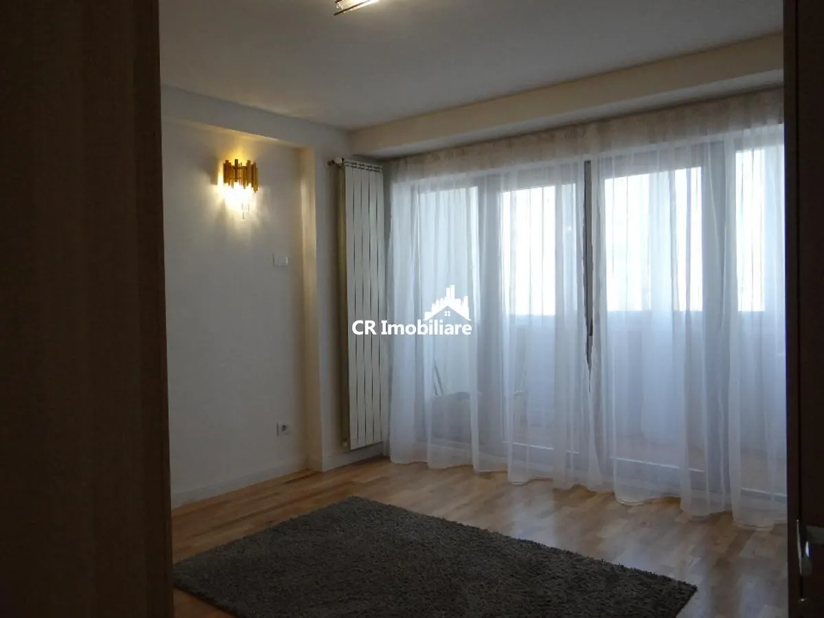 Apartament 3 camere Decebal - foto 3