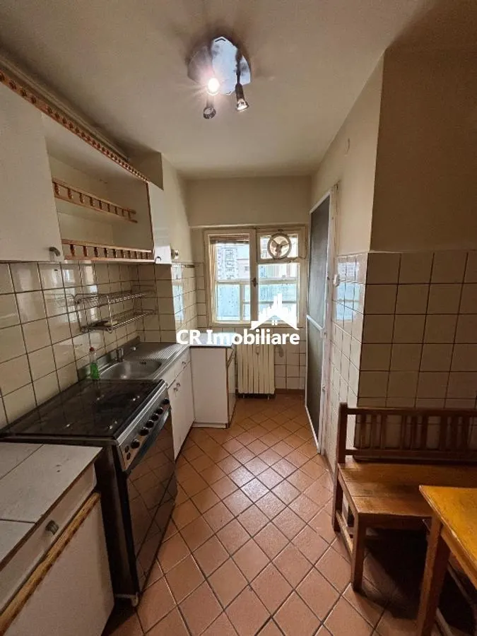 Apartament 3 camere, Decebal necesita renovare - foto 1