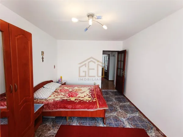 Apartament 3 camere Moldova Noua - poza 6