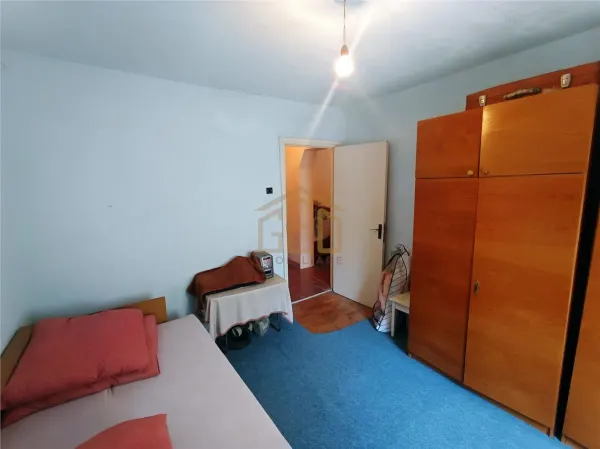Apartament 3 camere Moldova Noua - poza 6
