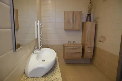 Vilă de lux cu 4 camere, 3 dormitoare cu băi proprii și curte privată – lângă Cartierul Felicity - foto 6