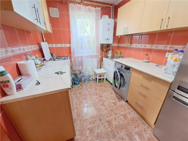 Apartament 3 camere Bacău - poza 1