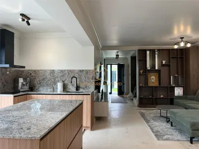 Duplex de vanzare cu 5 camere - foto 1