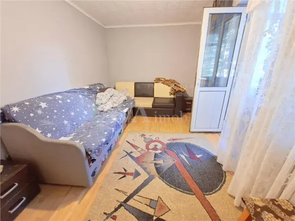 Apartament 3 camere Bacău - poza 1