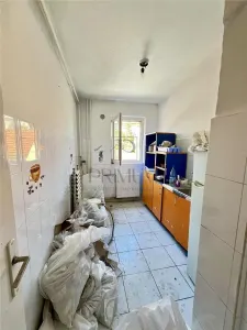 Sagului, apartament 2 camere, decomandat, etaj 1, bloc izolat - foto 4