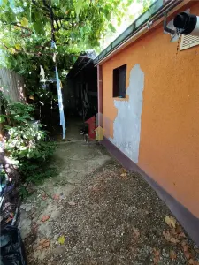 Piata Saraca-Casa 3 cam Caramida 100mp utili toate utilitatile teren 196 mp - foto 2
