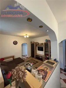 Apartament 4 camere transformat in 3 camere zona 23August -Tulcea - foto 4