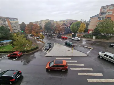 Vand apartament 3 camere amvelopat Urziceni Centru - foto 1