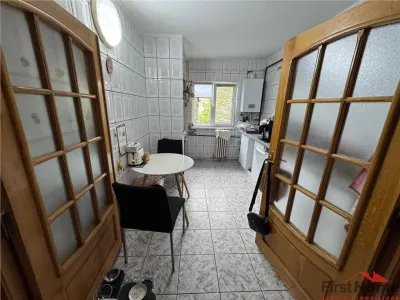 3 camere, etaj 3 cu acoperis, 2 balcoane , 2 bai, zona centrala - foto 2
