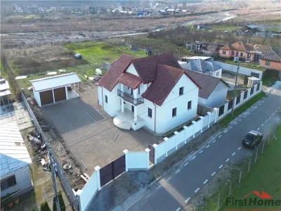 Vila deosebita Parter + Mansarda de vanzare in Odobesti - foto 3