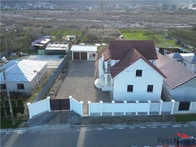 Vila deosebita Parter + Mansarda de vanzare in Odobesti - foto 6