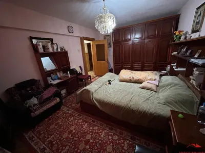 Apartament cu 3 camere de vanzare et. 2,  zona Sud. - foto 4