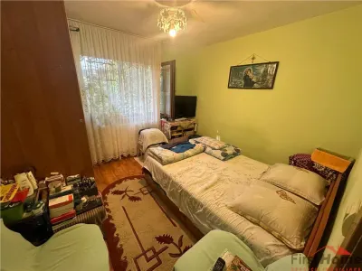 Ap 3 cam, Sud scoala nr 8, 50mp utili, et 1/4, CT - foto 5