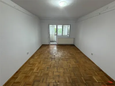 Apartament 2 camere,  58 mp, etaj 3 cu acoperis, zona Scoala 2 - foto 4