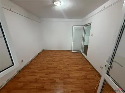 Apartament 2 camere,  58 mp, etaj 3 cu acoperis, zona Scoala 2 - foto 6