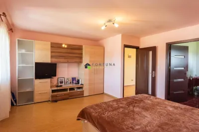Vila P+E+M Sanpetru Teren 2400 Mp - foto 6
