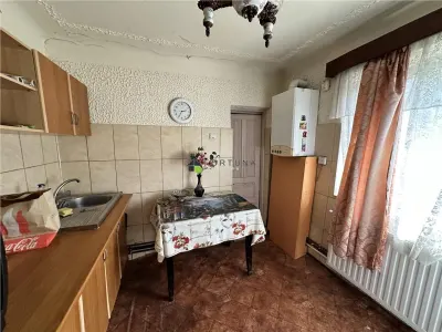 Casa de vanzare în zona linistita - foto 10