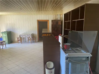Spatiu comercial  situat in comuna Reghiu cu suprafata de 88 mp si magazie de 100 mp - foto 4