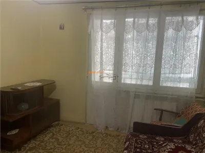 Apartament 3 camere , zona Sud , et 3/4 , decomandat ,52 mp - foto 4