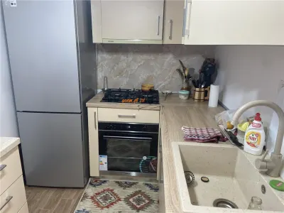 Casa de vanzare la Dumitresti , parter si etaj , mobilata si utilata , teren1347 mp - foto 2