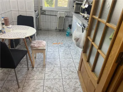 Apartament 3 camere , zona ultracentrala - Primaria Focsani , 83 mp , imbunatatit - foto 4