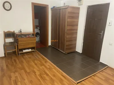 Garsoniera de vanzare , zona Spitalul Judetean Focsani , 28 mp , decomandata , et 3/3 ,mobilata partial - Focsani