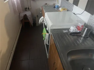 Garsoniera de vanzare , zona Spitalul Judetean Focsani , 28 mp , decomandata , et 3/3 ,mobilata partial - foto 4