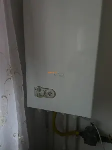 Garsoniera de vanzare , zona Spitalul Judetean Focsani , 28 mp , decomandata , et 3/3 ,mobilata partial - foto 10