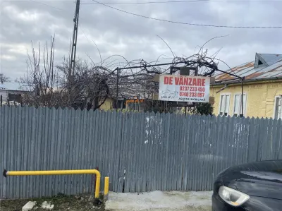Casa formata din 2 corpuri de vanzare in sat Maluri , comuna Vulturu ,suprafata casa 100 mp , teren1400mp - Maluri