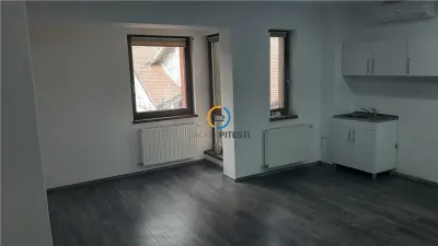 Spatiu central pretabil cabinet medical, birou, etc - Pitesti
