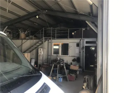 Cladire birouri  si hala , zona Golesti, suprafata teren 2365 mp - foto 18