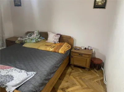 Apartament 3 camere , zona ultracentrala (Casa de Pensii ) , decomandat ,72 mp , mobilat, liber - foto 4