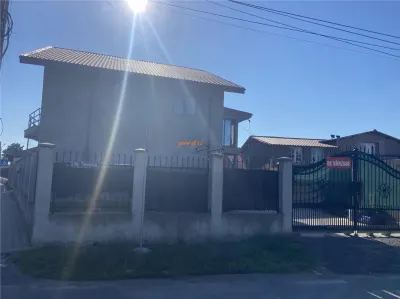 Casa de vanzare in Golesti , parter+etaj + mansarda , suprafata casa 383 mp, posibilitate spatiu comercial - foto 7