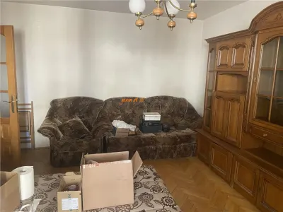 Apartament 3 camere , zona ultracentrala-Primaria Focsani ,etaj 2/8 ,decomandat , liber - Focsani