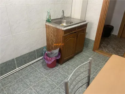 Apartament 3 camere , zona ultracentrala-Primaria Focsani ,etaj 2/8 ,decomandat , liber - foto 4