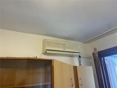 Apartament 2 camere, cartier Sud , et 3/4 , decomandat , centrala termica proprie - foto 2